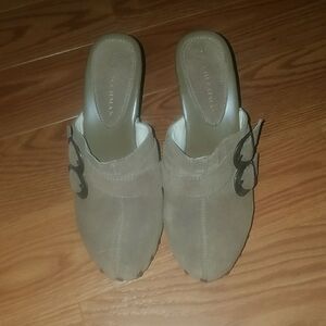 Dana Buchman  Mules Size 6 EUC